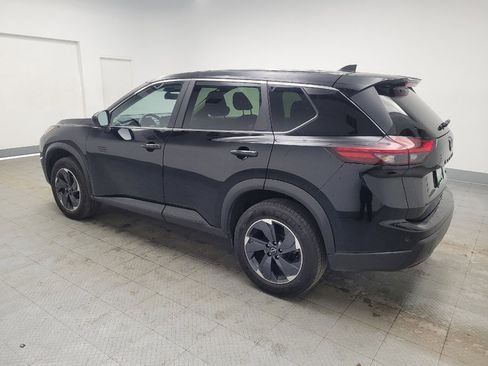 Used 2024 Nissan Rogue SV image 3