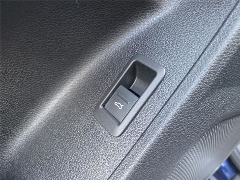 Used 2025 Audi Q3 2.0T Premium image 13