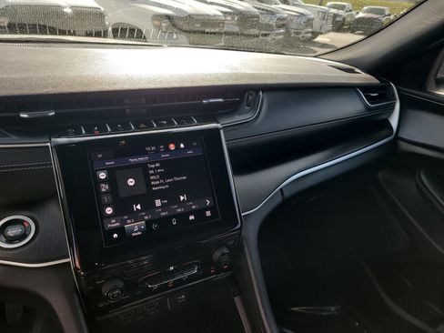 Used 2024 Jeep Grand Cherokee L Laredo image 20