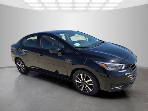 Used 2025 Nissan Versa SV FWD image 2