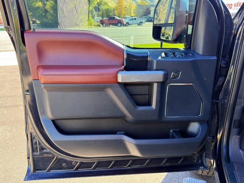 Used 2022 Ford F350 Platinum w/ Tremor Off-Road Package AWD/4WD image 19