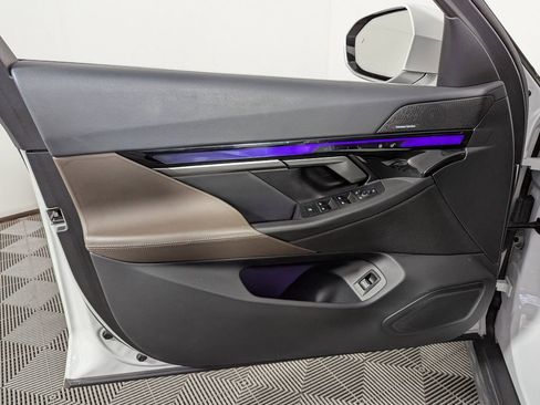 Certified 2024 BMW i5 eDrive40i w/ Convenience Package image 14