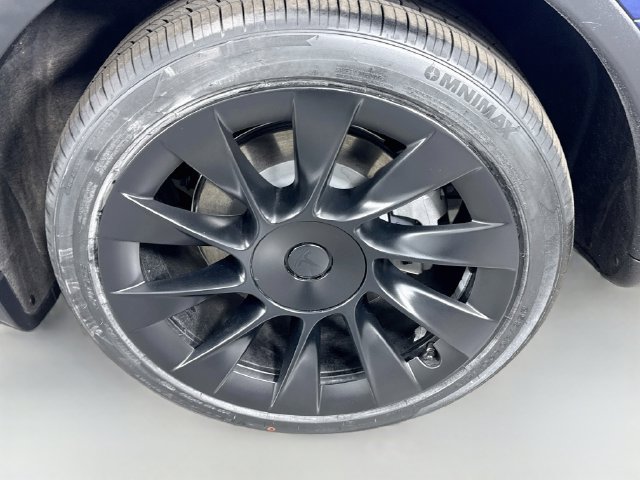 Used 2022 Tesla Model Y Long Range AWD/4WD image 31