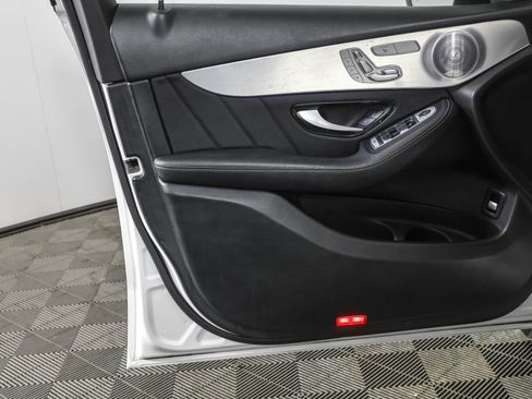 Used 2020 Mercedes-Benz GLC 300 4MATIC image 32