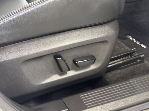 Used 2023 Nissan Rogue SL w/ SL Premium Package image 29