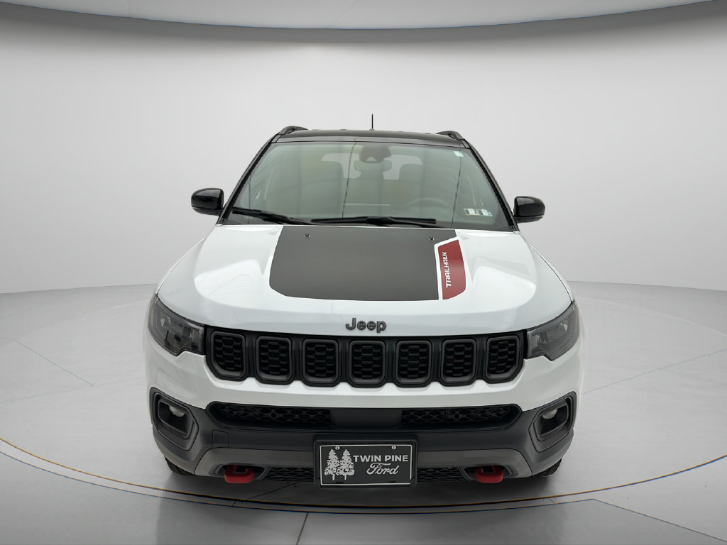 Used 2025 Jeep Compass Trailhawk AWD/4WD image 2