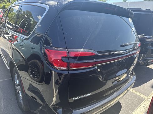 Used 2026 Chrysler Pacifica Pinnacle FWD image 7