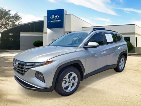Used 2023 Hyundai Tucson SEL w/ Winter Package FWD image 2