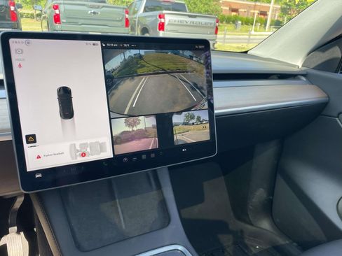 Used 2022 Tesla Model Y Long Range AWD/4WD image 21