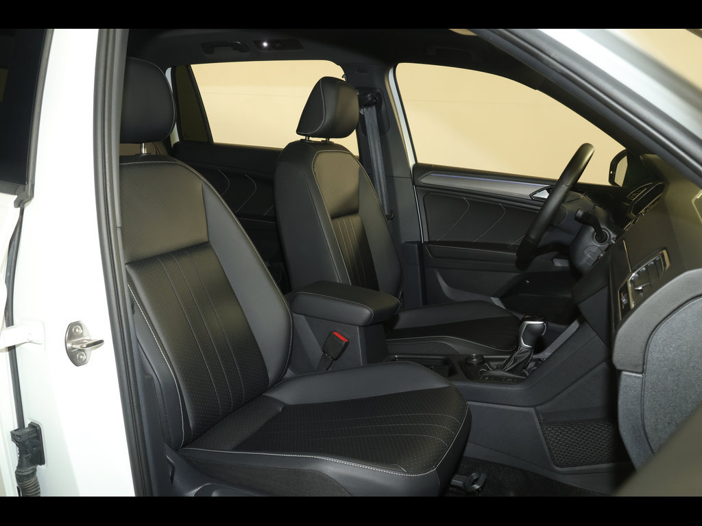 Used 2024 Volkswagen Tiguan SE R-Line AWD/4WD image 29
