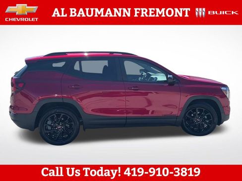Used 2023 GMC Terrain SLE w/ Driver Convenience Package FWD image 7