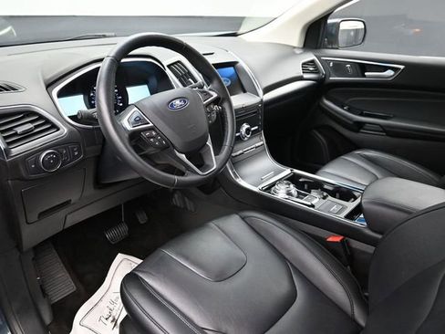 Certified 2019 Ford Edge Titanium w/ Cold Weather Package AWD/4WD image 9