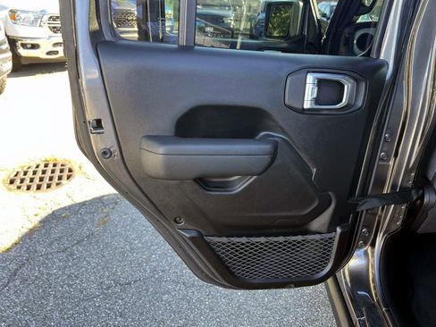 Certified 2024 Jeep Gladiator Sport image 12