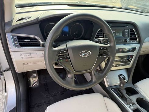 Used 2017 Hyundai Sonata SE FWD image 16