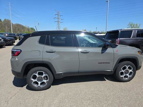 Used 2022 Jeep Compass Trailhawk w/ Trailhawk Convenience Group AWD/4WD image 9