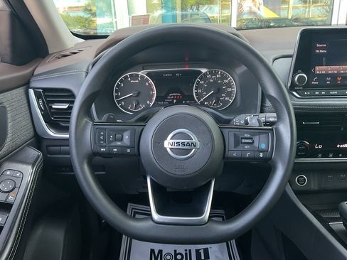 Used 2021 Nissan Rogue SV FWD image 25