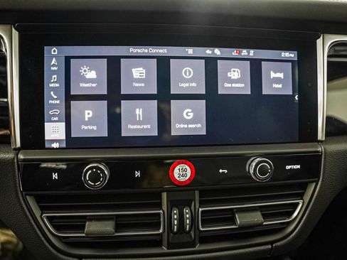 Certified 2026 Porsche Macan AWD/4WD image 26
