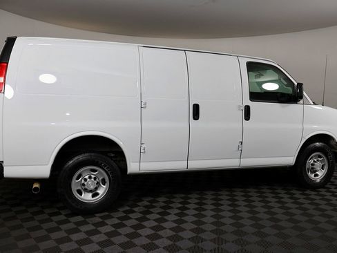 Used 2018 Chevrolet Express 2500 w/ Driver Convenience Package RWD image 7