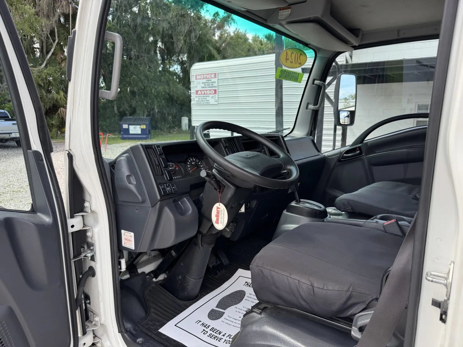 Used 2024 Isuzu NPR RWD image 19