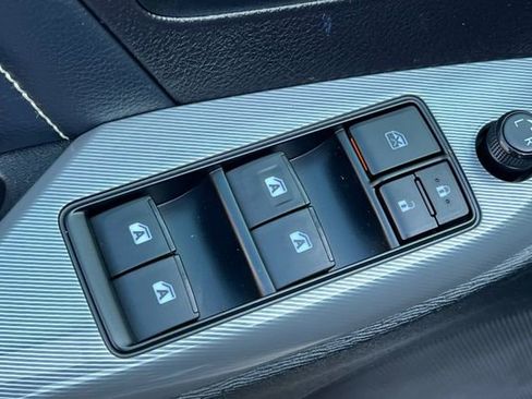 Used 2016 Toyota Sienna SE w/ SE Preferred Package image 12