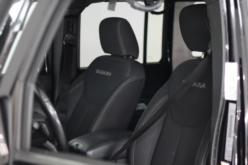 Used 2018 Jeep Wrangler Unlimited Sahara AWD/4WD image 48