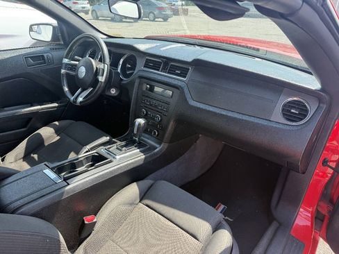 Used 2013 Ford Mustang Convertible RWD image 29