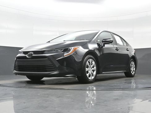 Used 2025 Toyota Corolla LE FWD image 26