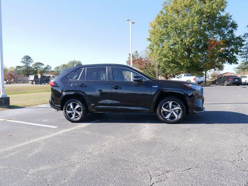 Used 2024 Toyota RAV4 SE image 1