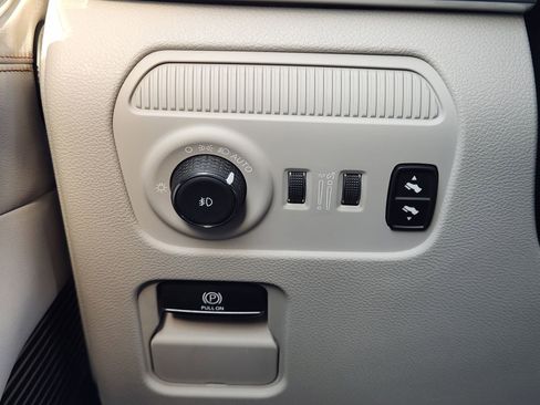 Used 2023 Jeep Grand Wagoneer Base w/ Flexible Seating Group image 21