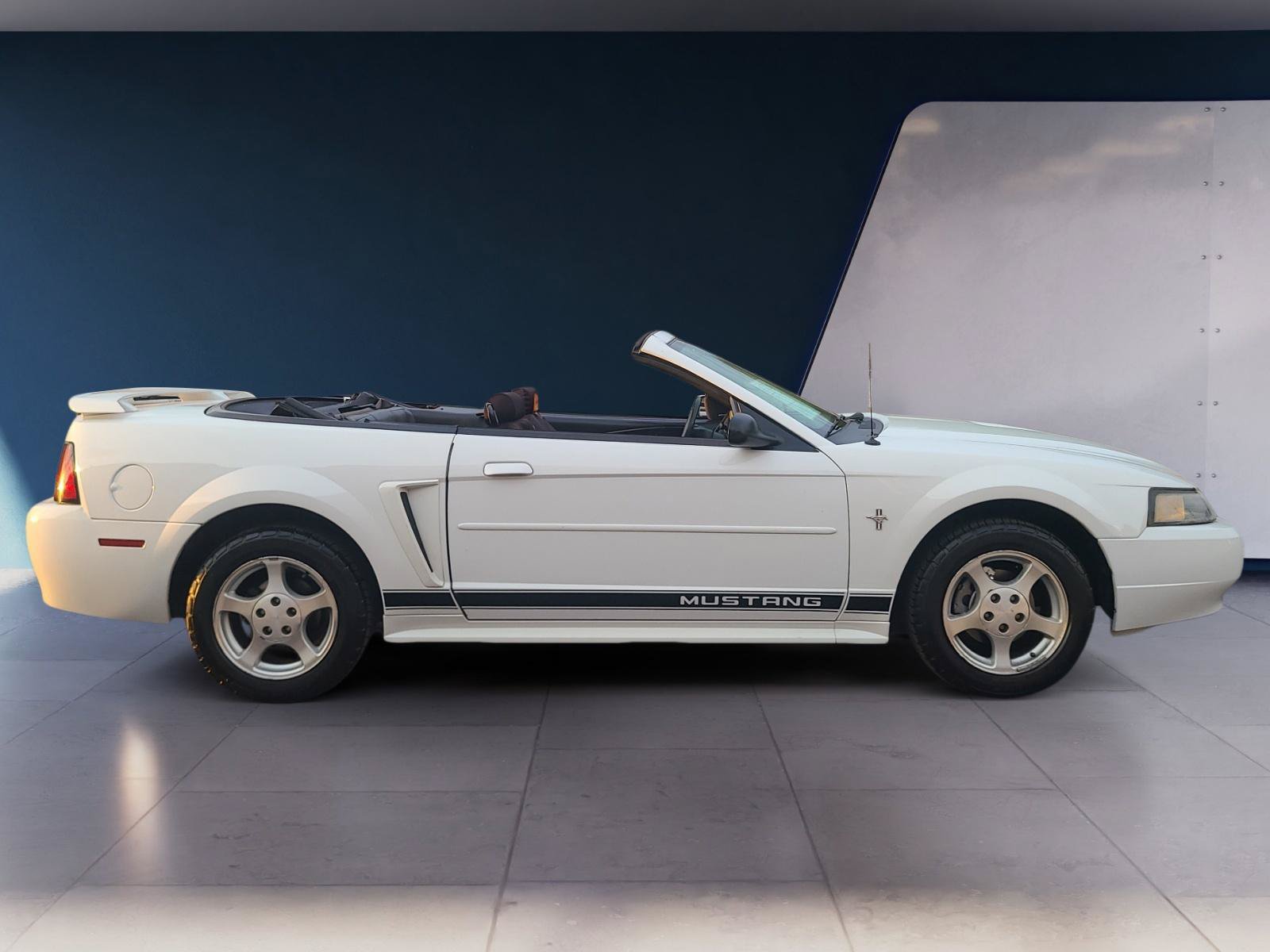 Used 2002 Ford Mustang Convertible RWD image 6