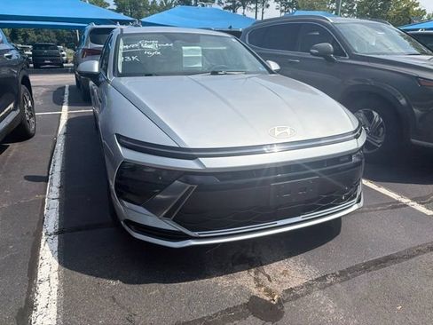 Used 2024 Hyundai Sonata SEL FWD image 2