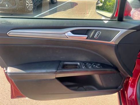 Used 2018 Ford Fusion SE w/ Fusion SE Technology Package FWD image 17