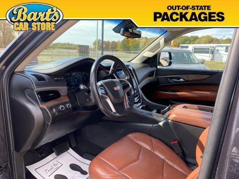 Used 2017 Cadillac Escalade ESV Luxury image 29