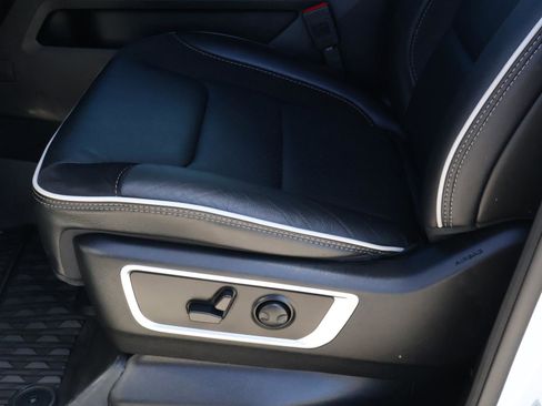 Used 2025 RAM 1500 Laramie w/ Night Edition image 17