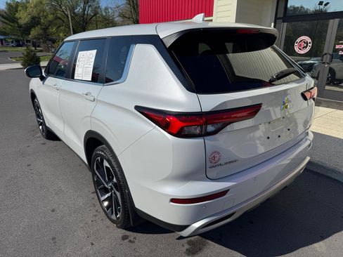 Used 2024 Mitsubishi Outlander SE AWD/4WD image 4