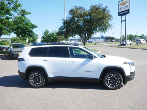 New 2026 Jeep Cherokee Laredo AWD/4WD image 2