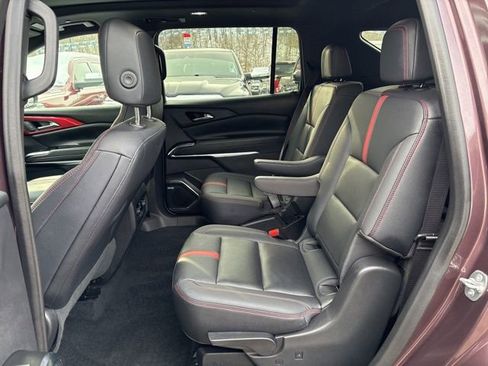 Used 2024 Chevrolet Traverse RS image 24