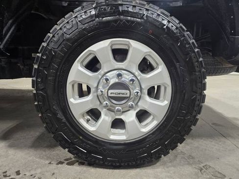Used 2023 Ford F250 XLT w/ F-250 >10K GVWR Package AWD/4WD image 29