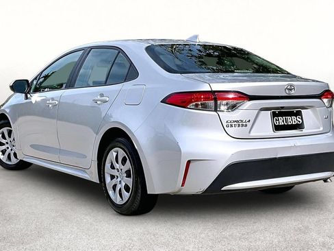 Used 2021 Toyota Corolla LE FWD image 16