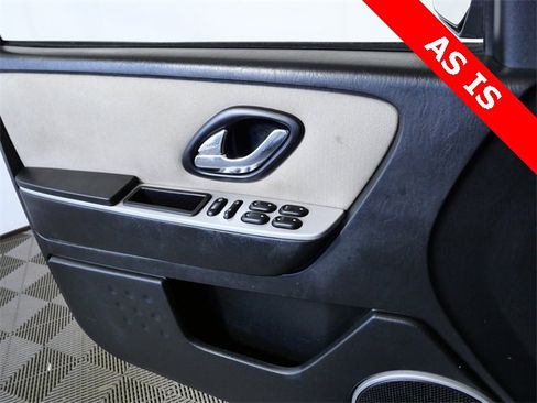 Used 2005 Mercury Mariner Luxury image 23