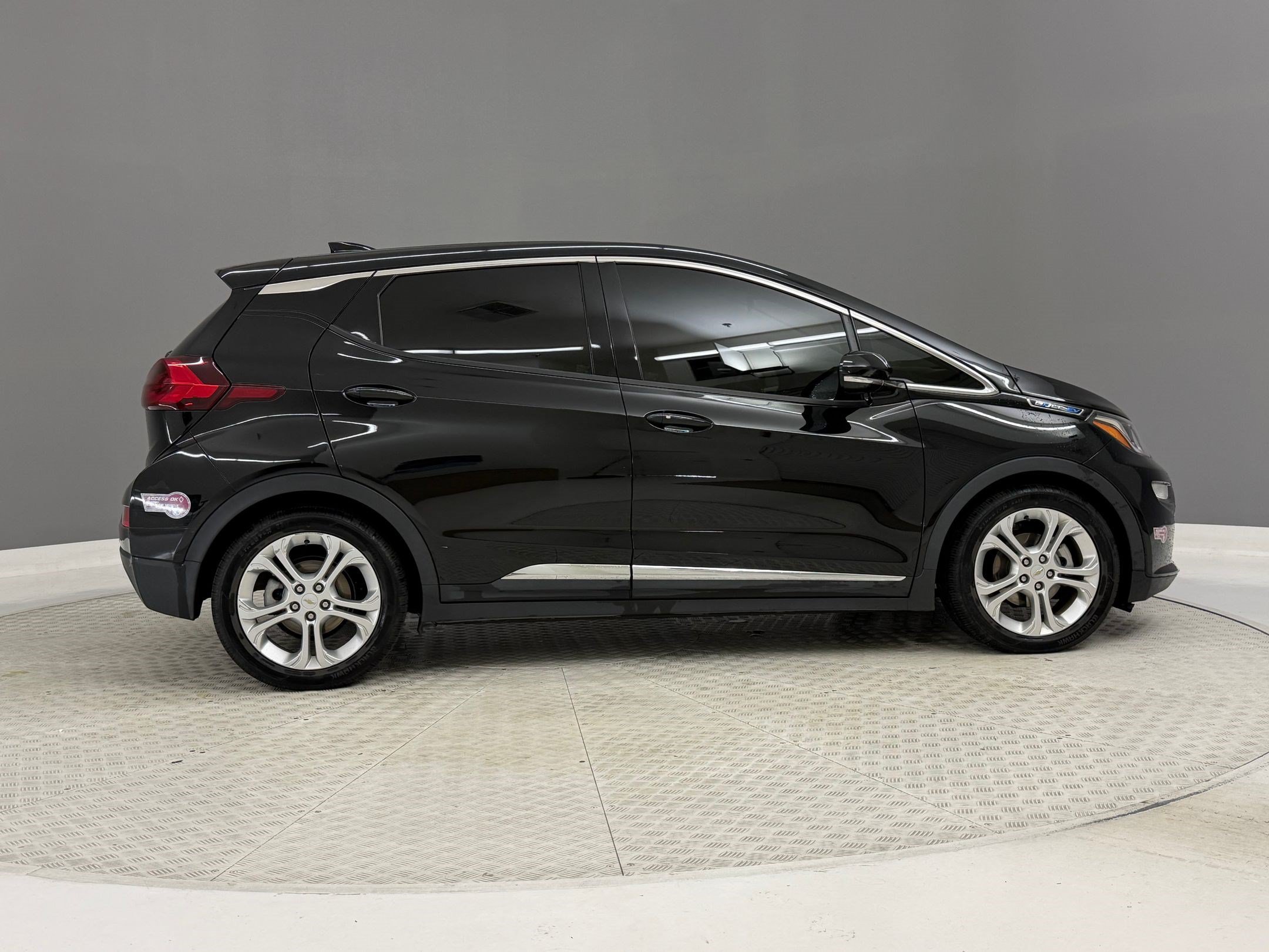 Used 2020 Chevrolet Bolt LT FWD image 8
