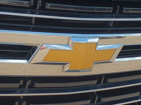 Used 2022 Chevrolet Suburban LT image 12