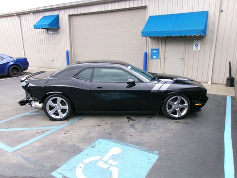 Used 2009 Dodge Challenger R/T image 2