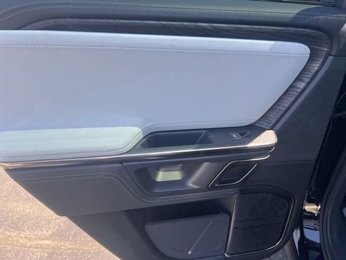 Used 2022 Rivian R1T Adventure image 28