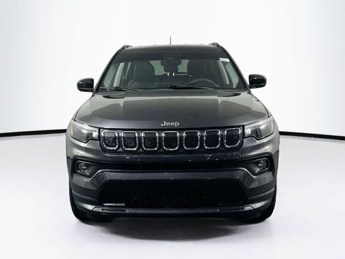 Used 2022 Jeep Compass Latitude image 2