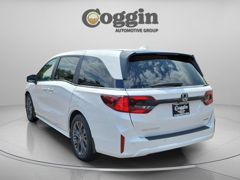 New 2026 Honda Odyssey Touring image 3