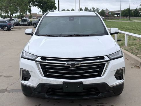 Used 2023 Chevrolet Traverse LT FWD image 2