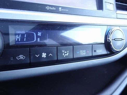 Used 2014 Toyota Highlander Limited Platinum image 36