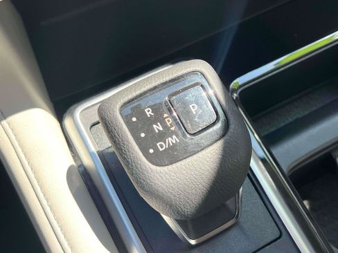 Used 2024 Nissan Pathfinder SL AWD/4WD image 12