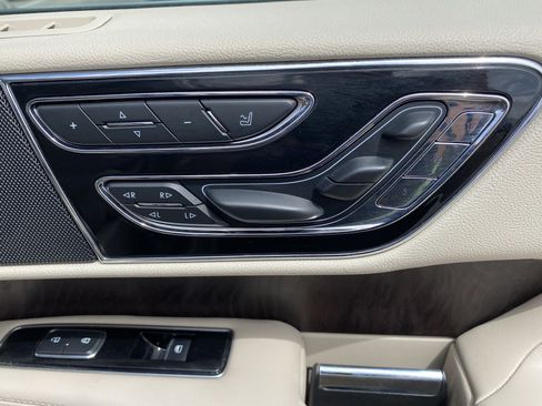 Used 2019 Lincoln Navigator Select w/ Cargo Package RWD image 36